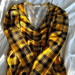 Long sleeves V-neck plaid shirt